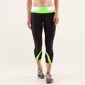 EUC Lululemon Run: Inspire Crop II Black / Bold Stripe Zippy Green / Zippy Green